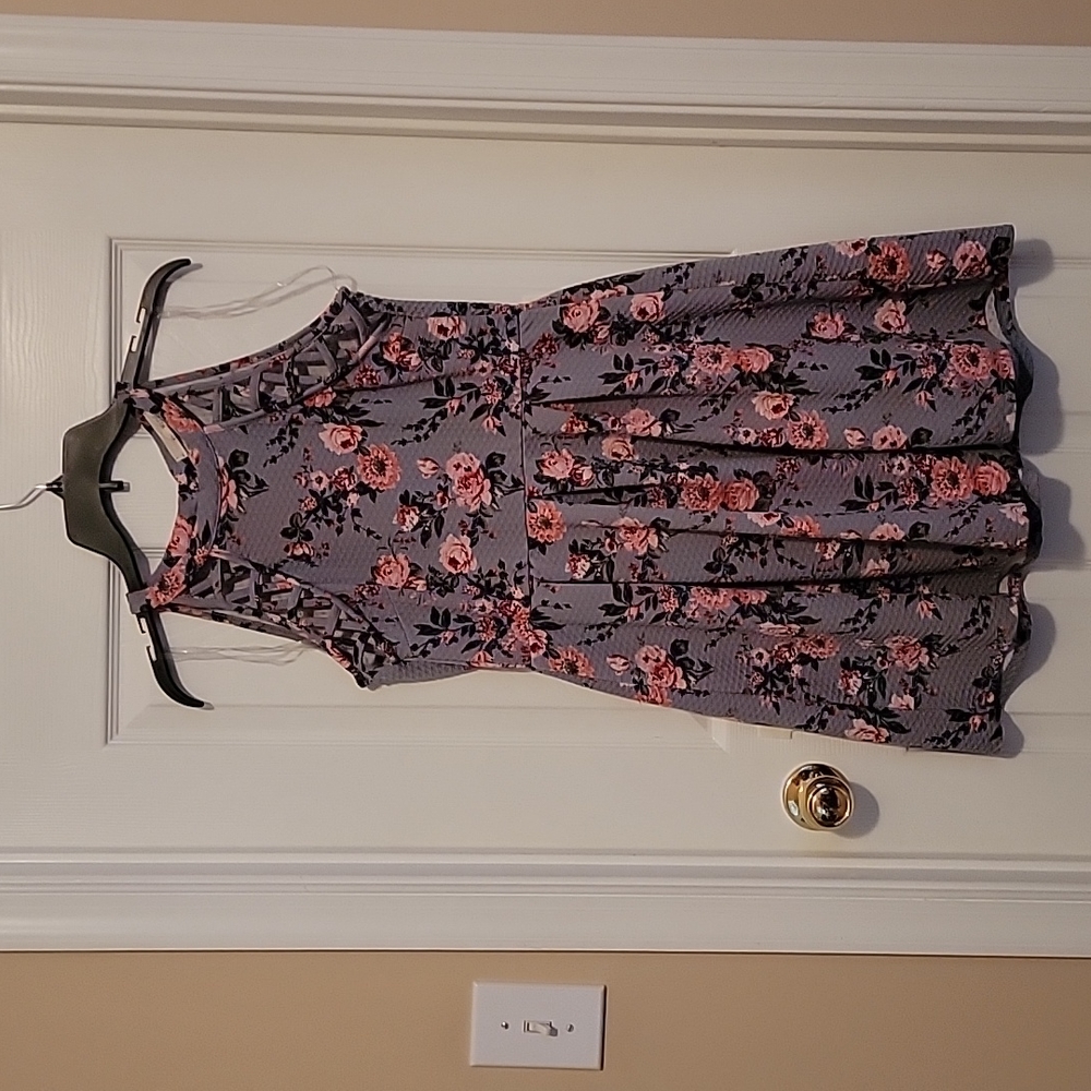 Rewind Floral dress - Size M (Juniors)